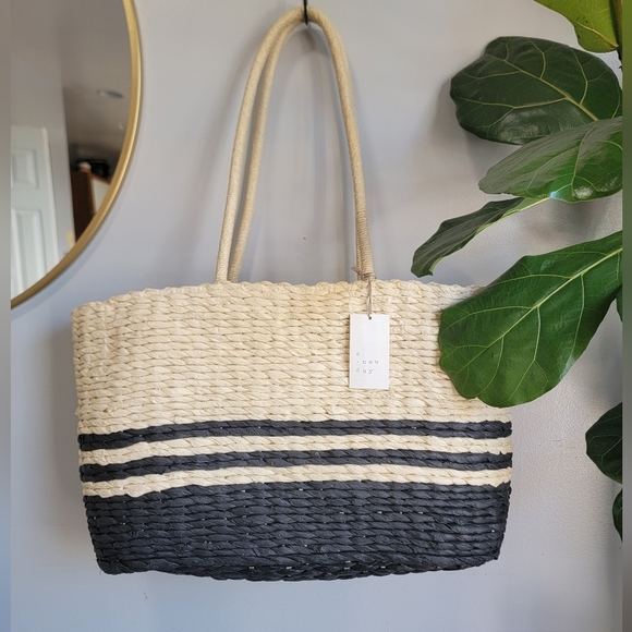 a new day Handbags - Straw Tote handbag NWT A New Day large tote bag